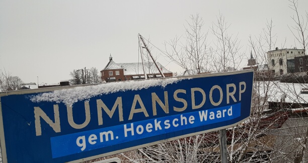 nieuwe plaatsnaambord Numansdorp. gemeente Hoeksche Waard