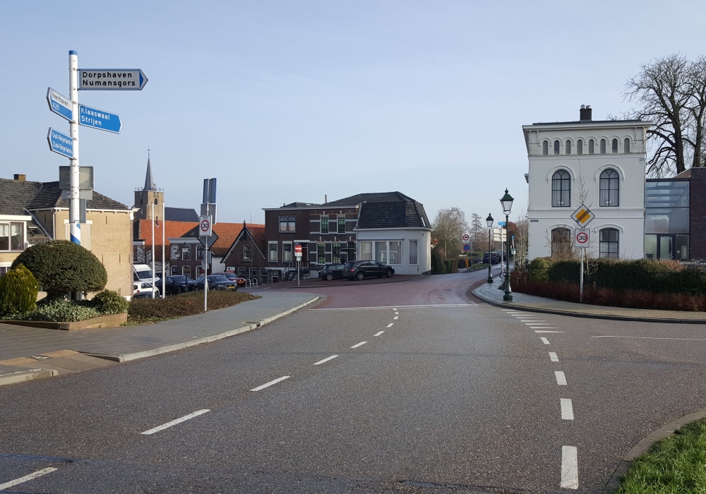 Numansdorp witte huis en kerk 2016